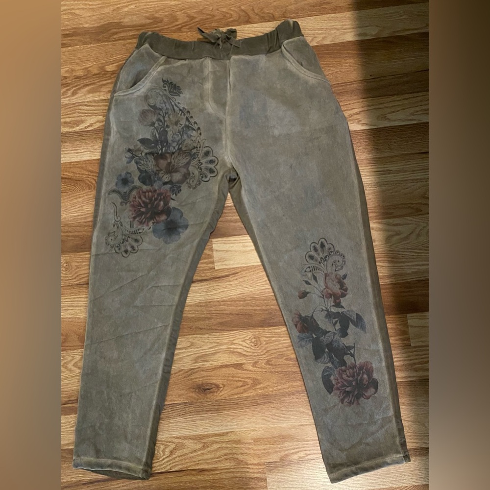 Floral Pants Waist 28 inches